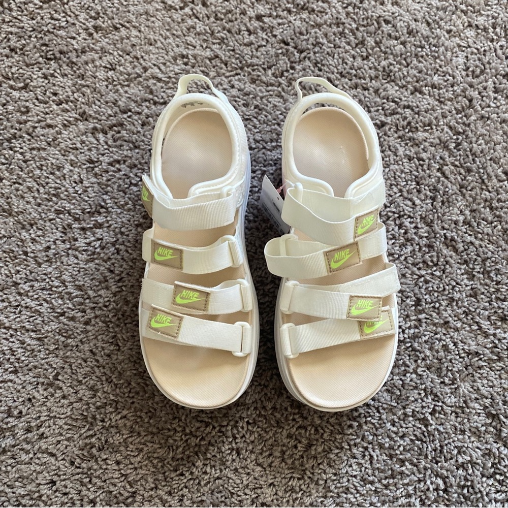 Nike Icon Classic Sandal  Women's Sandals Sand Drift DH0224-101 Size 12 New
